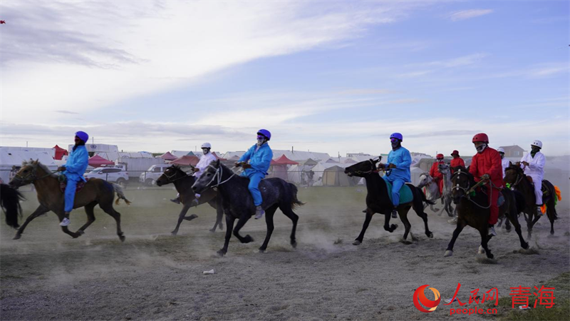 走馬比賽。人民網(wǎng) 況玉攝