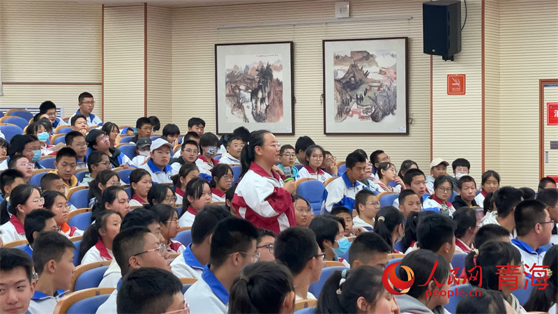 學(xué)生積極參與互動(dòng)。人民網(wǎng) 況玉攝