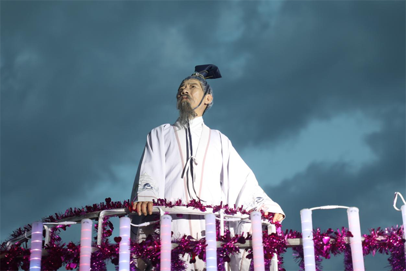 主題花車《情濃端午·離騷》中屈原的扮演者。李昊攝
