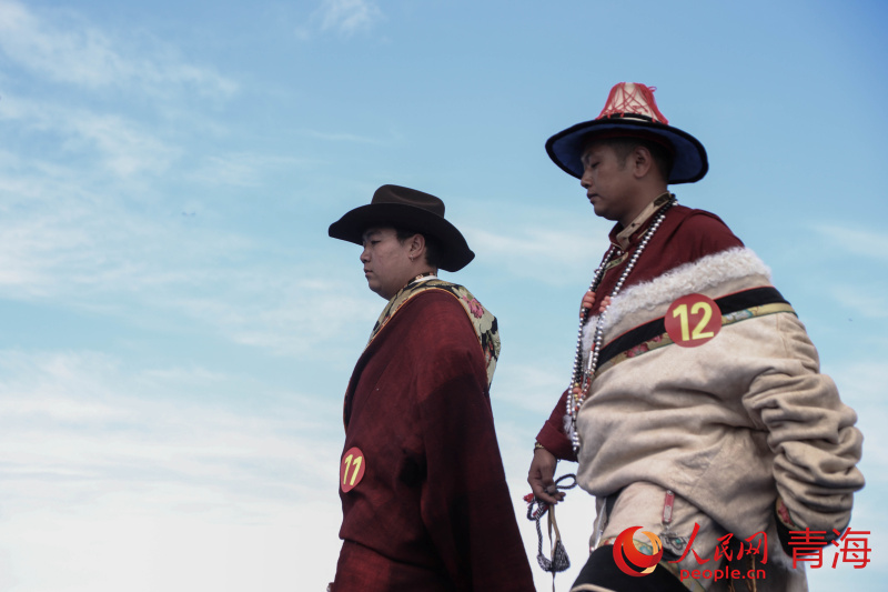 選手聯(lián)袂出場(chǎng)。實(shí)習(xí)生 謝尹廷攝