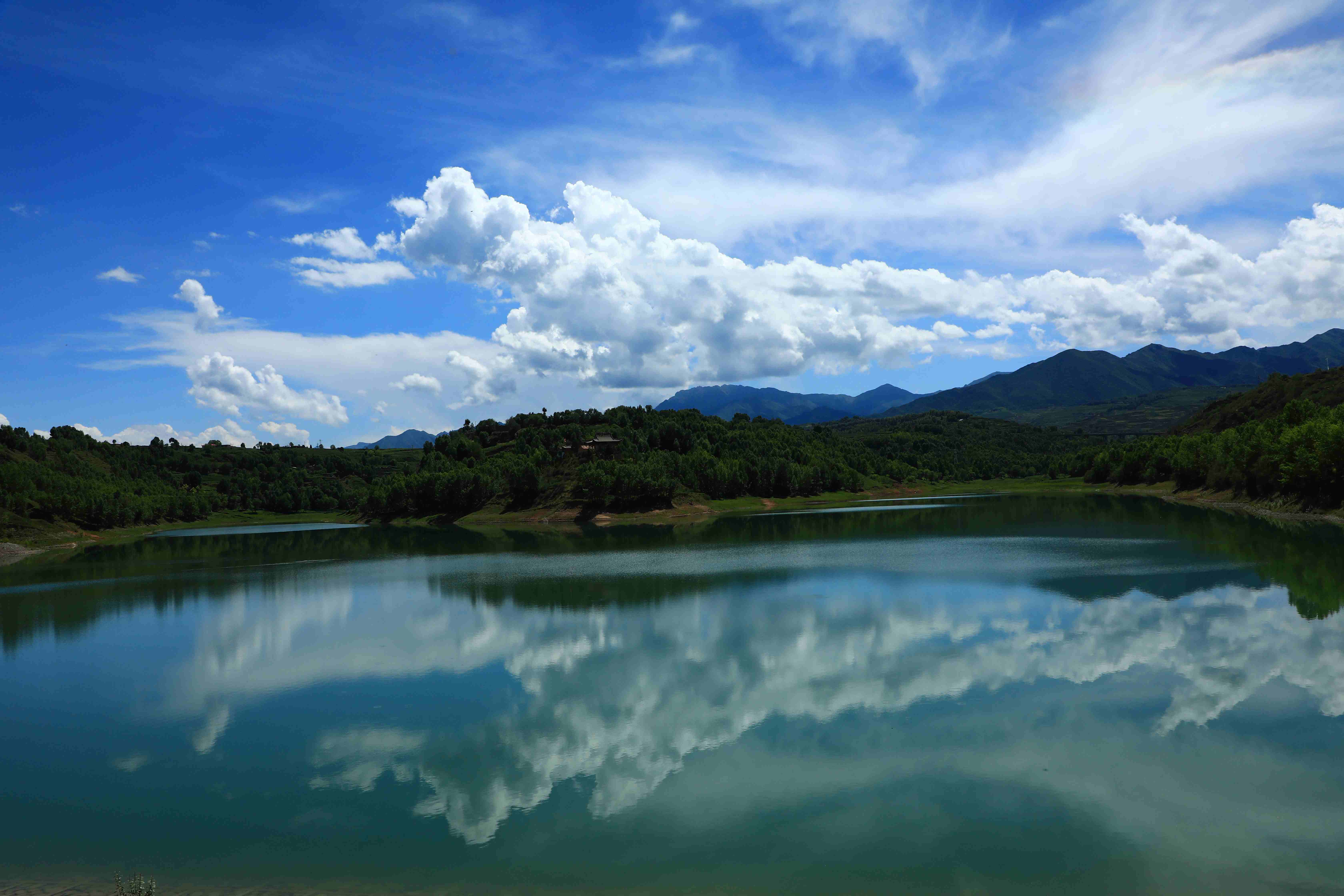 水生態(tài)修復(fù)和水環(huán)境質(zhì)量穩(wěn)步改善的民和古鄯水庫(kù)美景