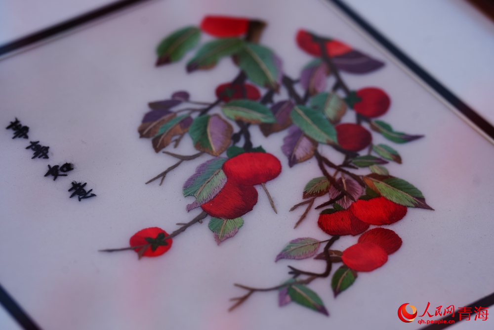 河湟刺繡作品。人民網(wǎng)  陳明菊攝