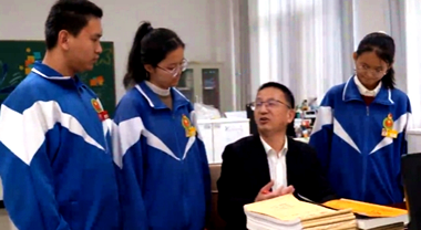 我給兩會(huì)捎句話(huà)｜老教師呼吁給農(nóng)村、一線(xiàn)教師更多培訓(xùn)機(jī)會(huì)