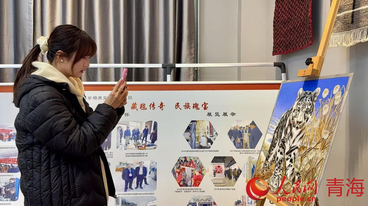 運動員參觀非遺館。人民網(wǎng) 況玉攝