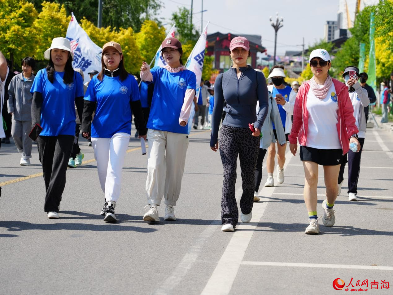 徒步大會現(xiàn)場。人民網(wǎng) 況玉攝