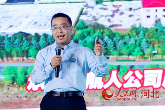 承德宇航人高山植物應(yīng)用技術(shù)有限責(zé)任公司總經(jīng)理姜建森作分享。人民網(wǎng)記者 周博攝